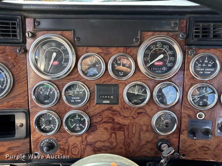 image for item FG0059 1997 Peterbilt 379 semi truck