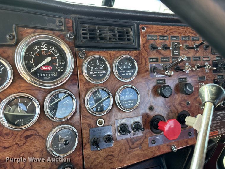 image for item FG0059 1997 Peterbilt 379 semi truck