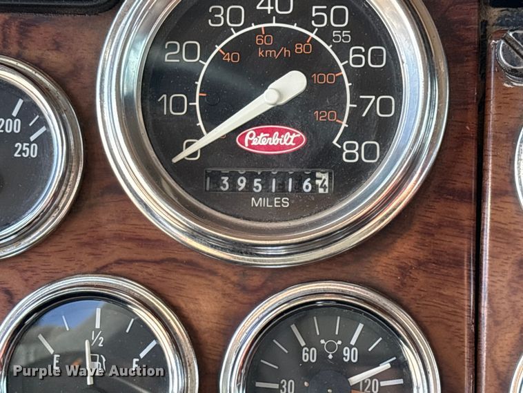 image for item FG0059 1997 Peterbilt 379 semi truck