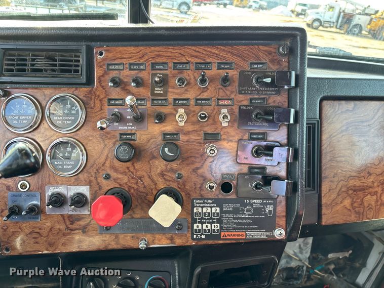 image for item FG0059 1997 Peterbilt 379 semi truck