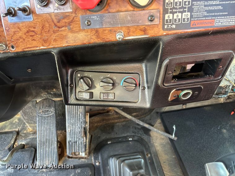 image for item FG0059 1997 Peterbilt 379 semi truck