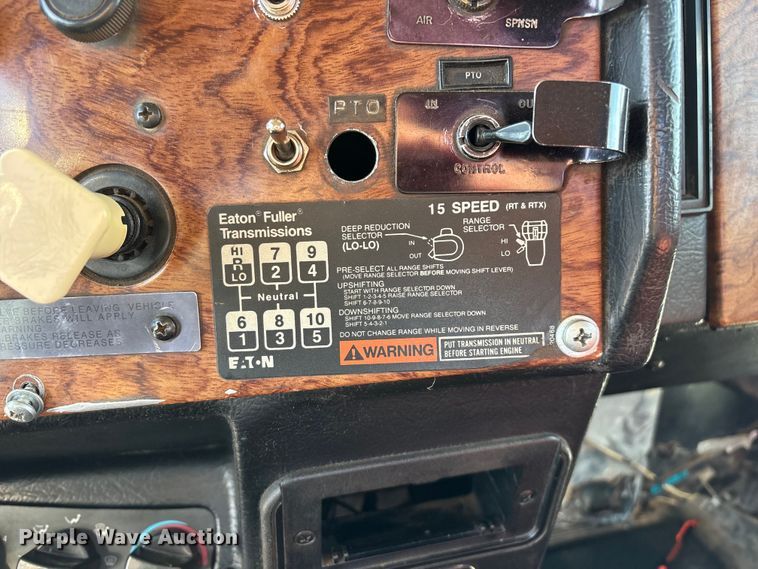 image for item FG0059 1997 Peterbilt 379 semi truck