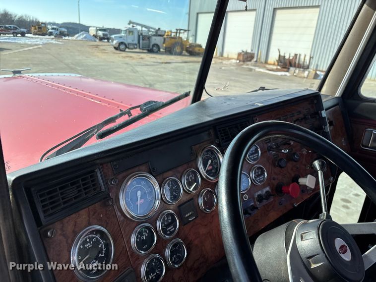 image for item FG0059 1997 Peterbilt 379 semi truck