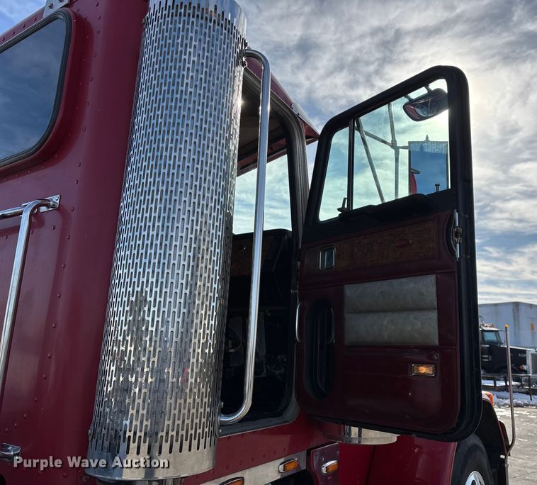 image for item FG0059 1997 Peterbilt 379 semi truck