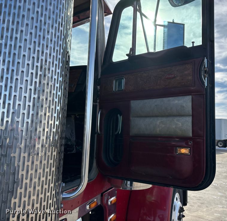 image for item FG0059 1997 Peterbilt 379 semi truck