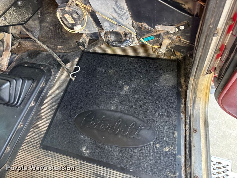 image for item FG0059 1997 Peterbilt 379 semi truck