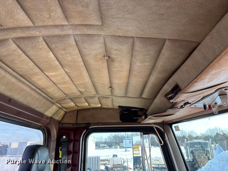 image for item FG0059 1997 Peterbilt 379 semi truck