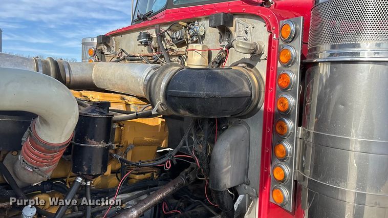 image for item FG0059 1997 Peterbilt 379 semi truck