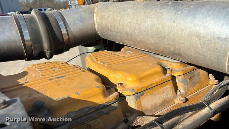 image for item FG0059 1997 Peterbilt 379 semi truck