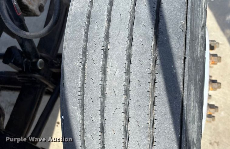 image for item FG0059 1997 Peterbilt 379 semi truck