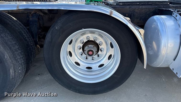 image for item FG0059 1997 Peterbilt 379 semi truck