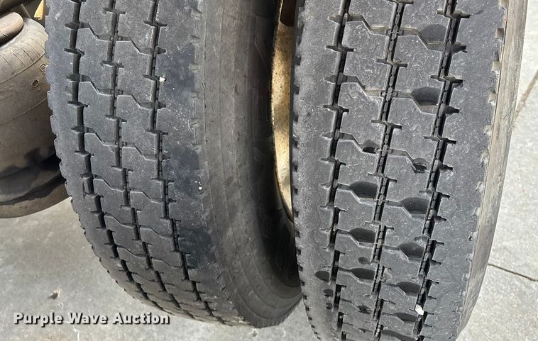 image for item FG0059 1997 Peterbilt 379 semi truck