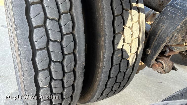 image for item FG0059 1997 Peterbilt 379 semi truck