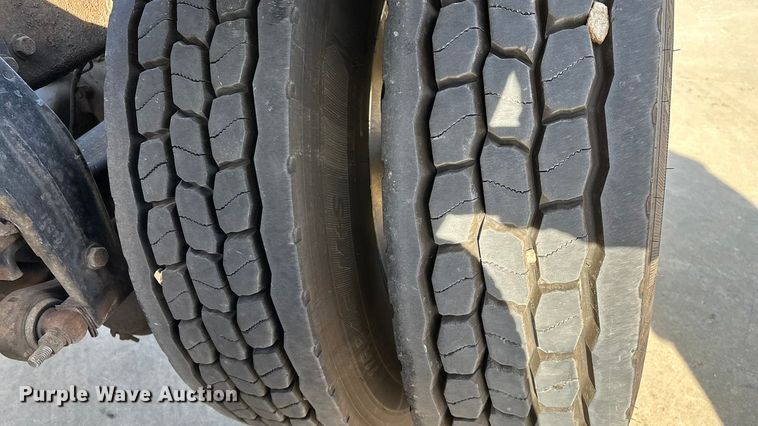 image for item FG0059 1997 Peterbilt 379 semi truck