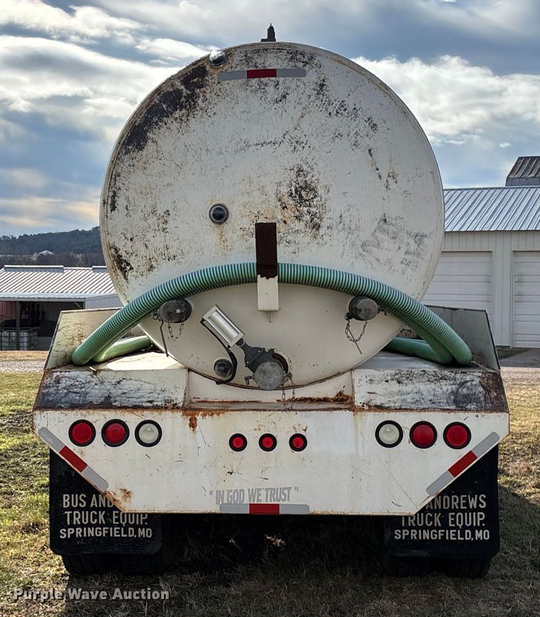 image for item FI1639 1999 Peterbilt 378 vacuum truck