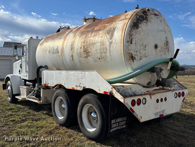 image for item FI1639 1999 Peterbilt 378 vacuum truck