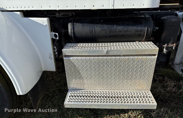 image for item FI1639 1999 Peterbilt 378 vacuum truck