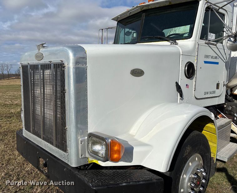 image for item FI1639 1999 Peterbilt 378 vacuum truck
