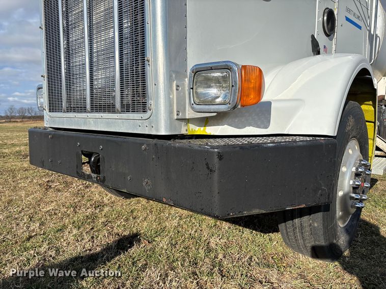 image for item FI1639 1999 Peterbilt 378 vacuum truck