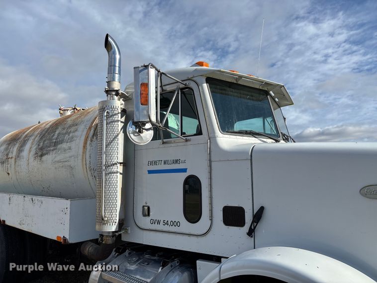 image for item FI1639 1999 Peterbilt 378 vacuum truck