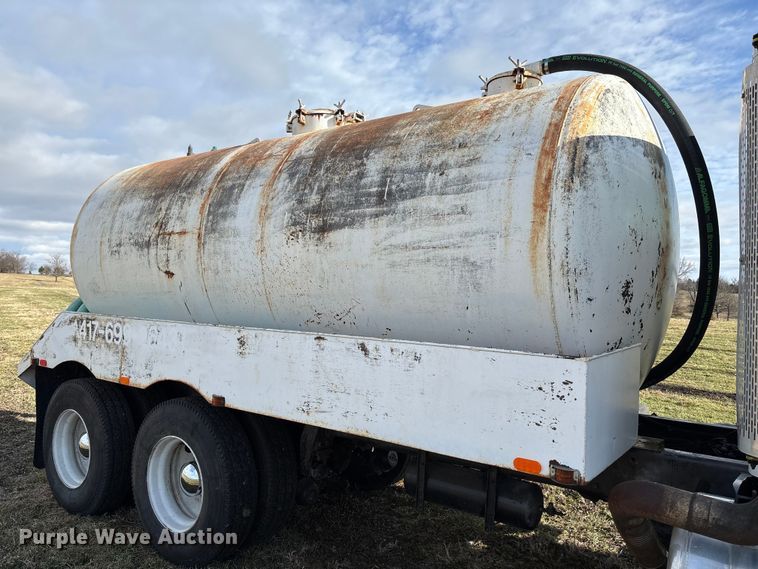image for item FI1639 1999 Peterbilt 378 vacuum truck
