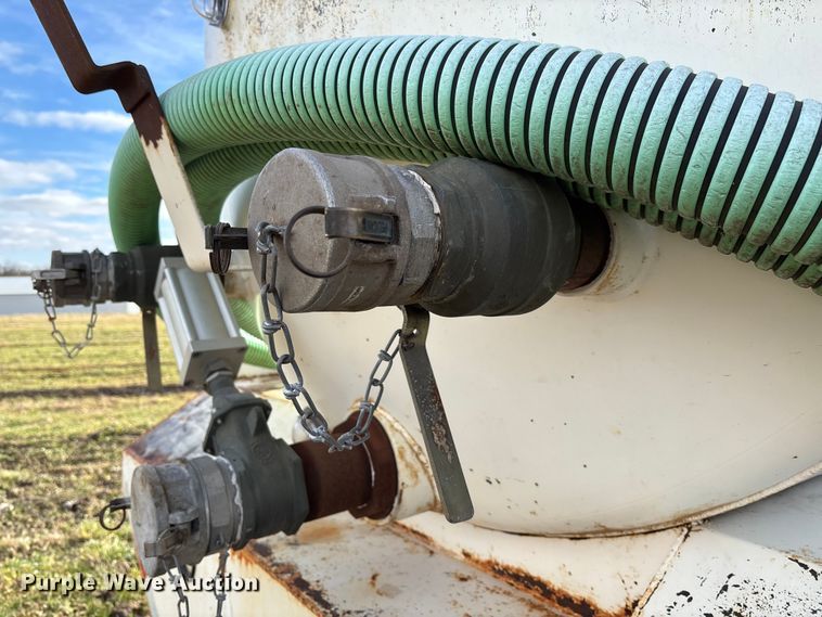 image for item FI1639 1999 Peterbilt 378 vacuum truck