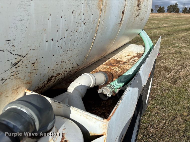 image for item FI1639 1999 Peterbilt 378 vacuum truck