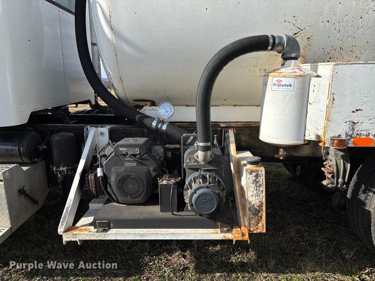 image for item FI1639 1999 Peterbilt 378 vacuum truck