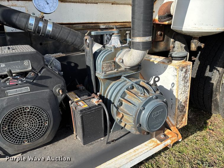 image for item FI1639 1999 Peterbilt 378 vacuum truck