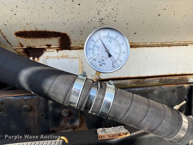 image for item FI1639 1999 Peterbilt 378 vacuum truck