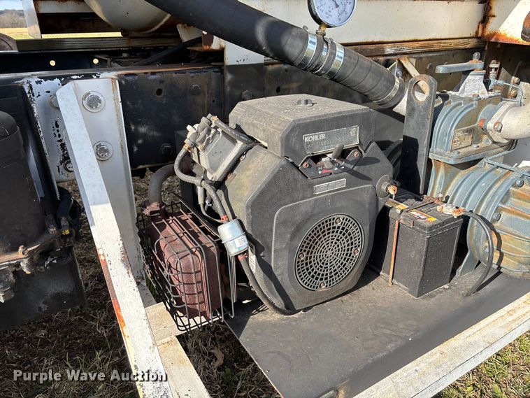 image for item FI1639 1999 Peterbilt 378 vacuum truck