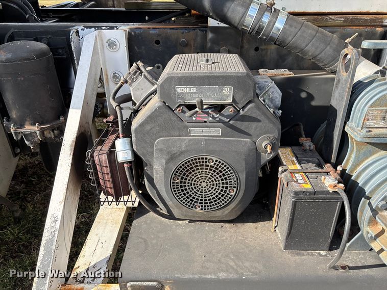 image for item FI1639 1999 Peterbilt 378 vacuum truck