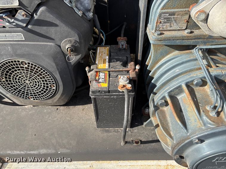 image for item FI1639 1999 Peterbilt 378 vacuum truck