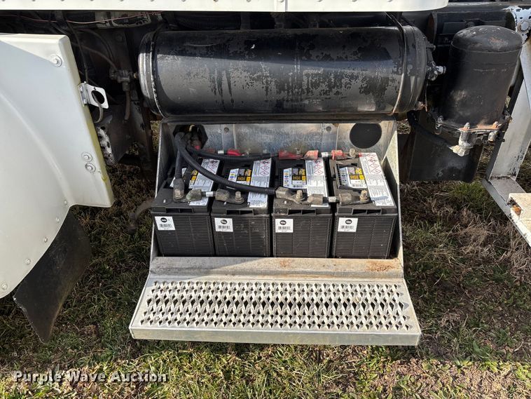 image for item FI1639 1999 Peterbilt 378 vacuum truck