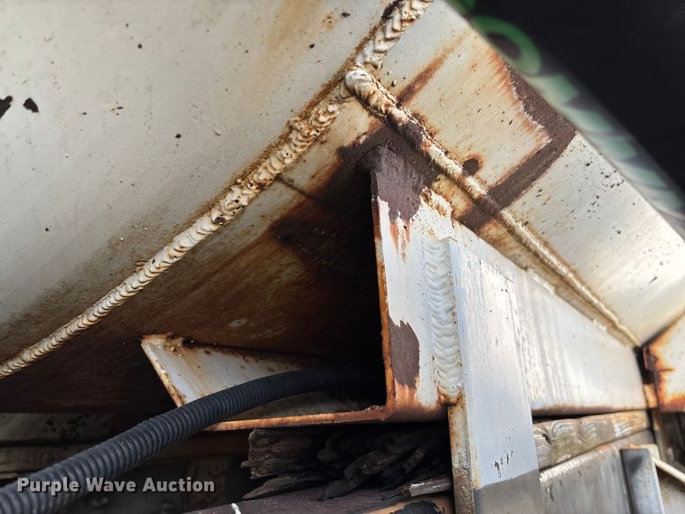 image for item FI1639 1999 Peterbilt 378 vacuum truck