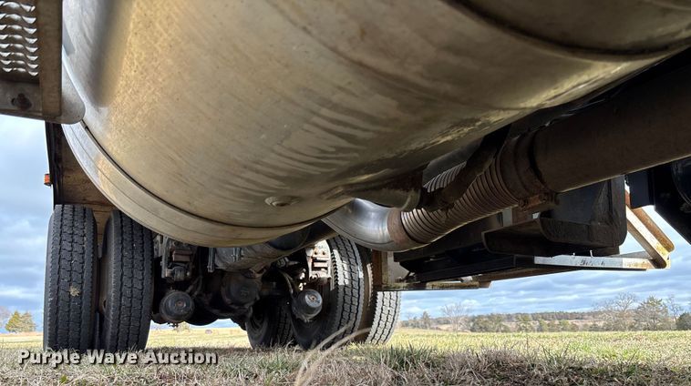 image for item FI1639 1999 Peterbilt 378 vacuum truck