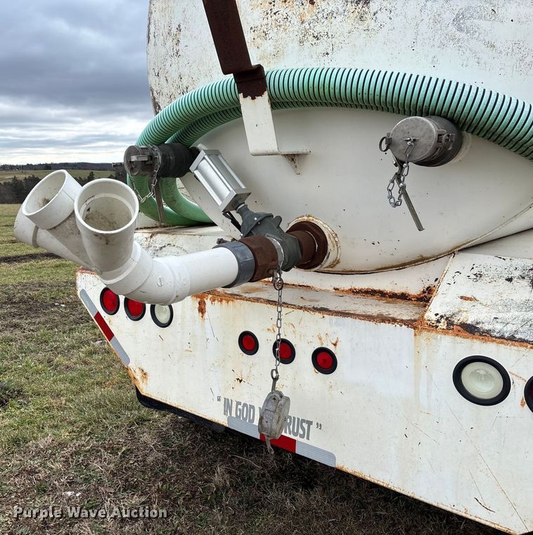 image for item FI1639 1999 Peterbilt 378 vacuum truck