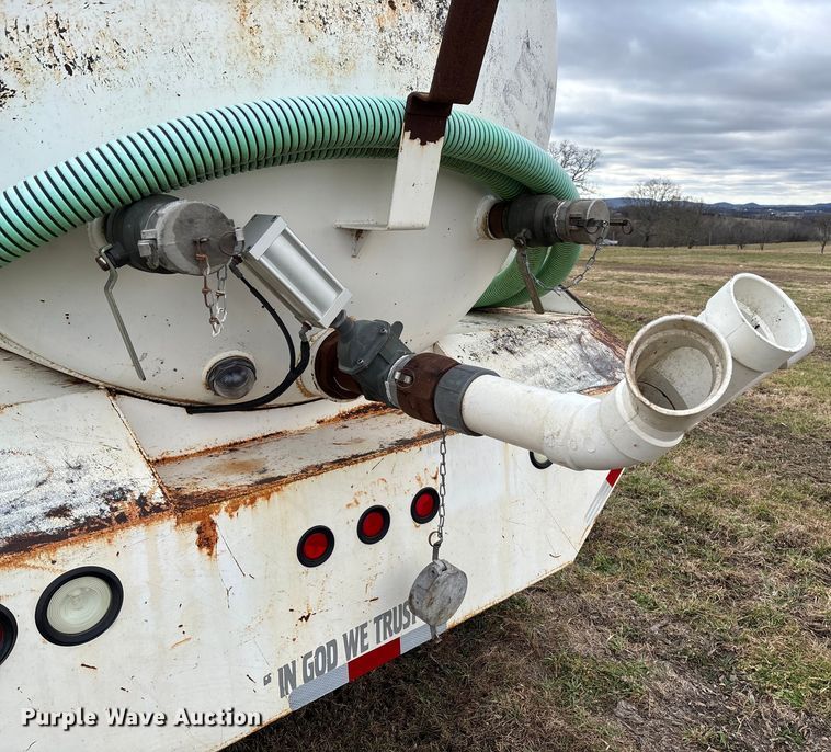 image for item FI1639 1999 Peterbilt 378 vacuum truck