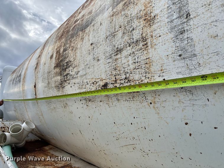 image for item FI1639 1999 Peterbilt 378 vacuum truck