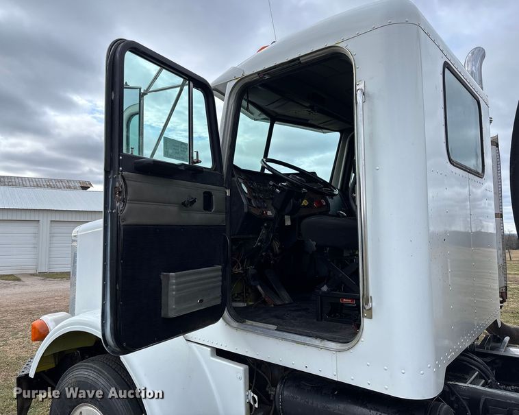 image for item FI1639 1999 Peterbilt 378 vacuum truck