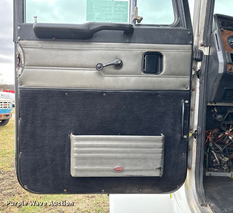 image for item FI1639 1999 Peterbilt 378 vacuum truck