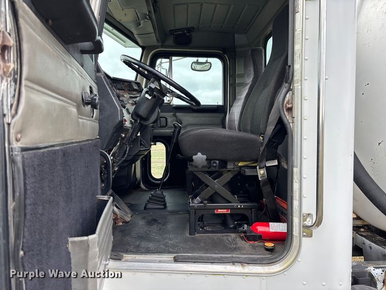 image for item FI1639 1999 Peterbilt 378 vacuum truck