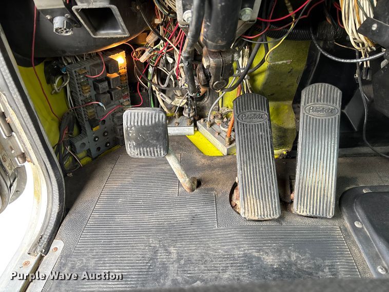 image for item FI1639 1999 Peterbilt 378 vacuum truck