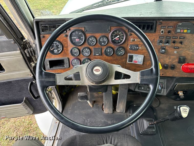 image for item FI1639 1999 Peterbilt 378 vacuum truck