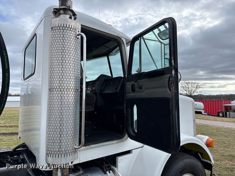 image for item FI1639 1999 Peterbilt 378 vacuum truck