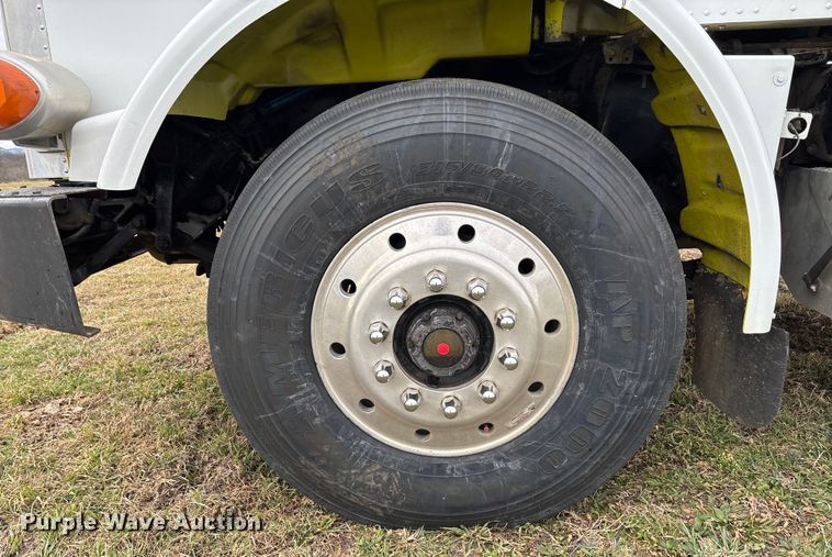 image for item FI1639 1999 Peterbilt 378 vacuum truck