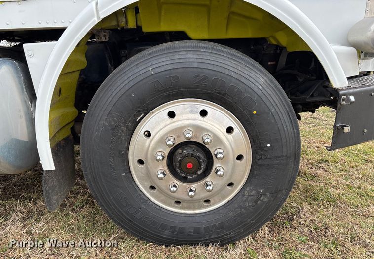 image for item FI1639 1999 Peterbilt 378 vacuum truck