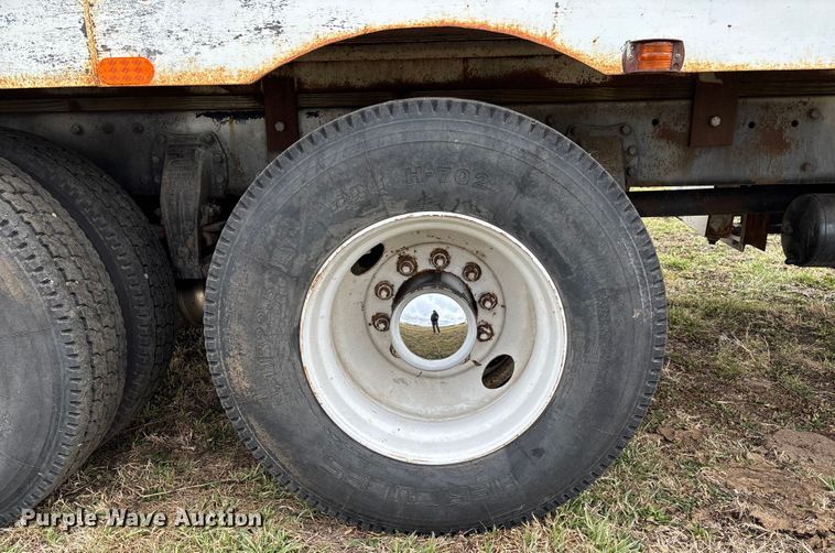 image for item FI1639 1999 Peterbilt 378 vacuum truck