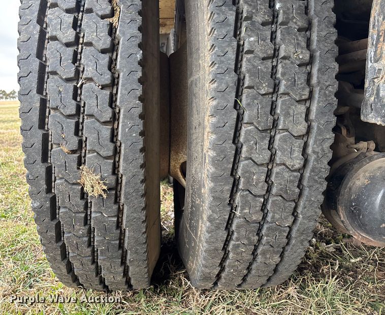 image for item FI1639 1999 Peterbilt 378 vacuum truck