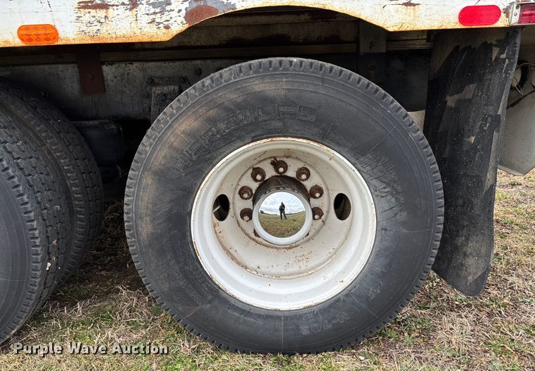 image for item FI1639 1999 Peterbilt 378 vacuum truck